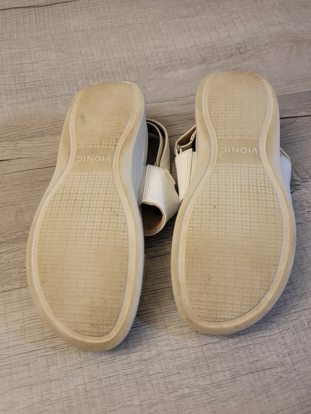 Vionic Women's White Platform Sandals